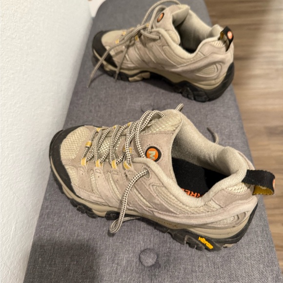 Merrell Tan and Black Hiking Shoes, size 8 - Picture 3 of 5